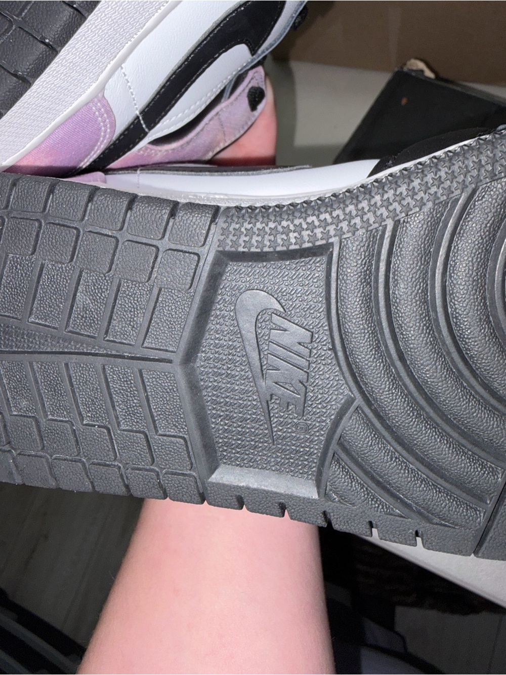 Nike Air Jordan 1 Mid SE GS Bleached Coral Black White DM6216-001 - Picture 8 of 12